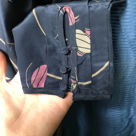 100% Silk Floral Print Top - Outstanding Design - Picture 7 of 7